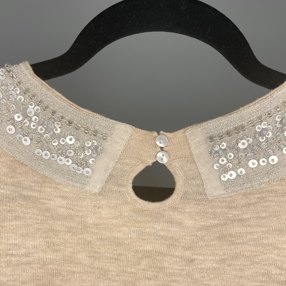 Banana Republic - Oatmeal/Tan Colored Sequin Embellished T-Shirt | Size: XS - Picture 5 of 5